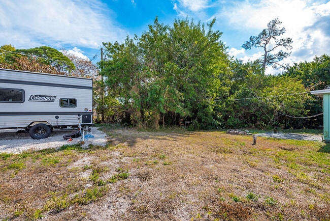 Building Photo - 2658 SE Amherst St