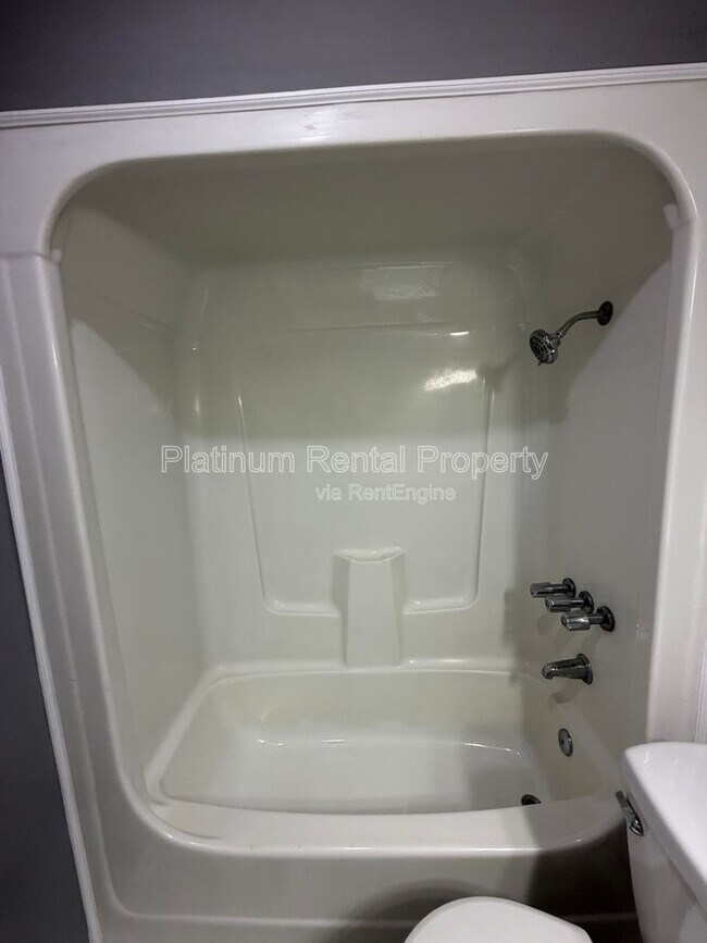 Building Photo - 1492 Waverly Way