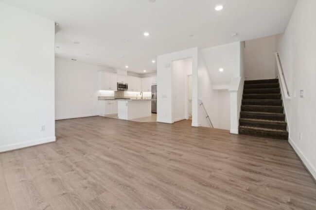 Building Photo - 275 Carmona