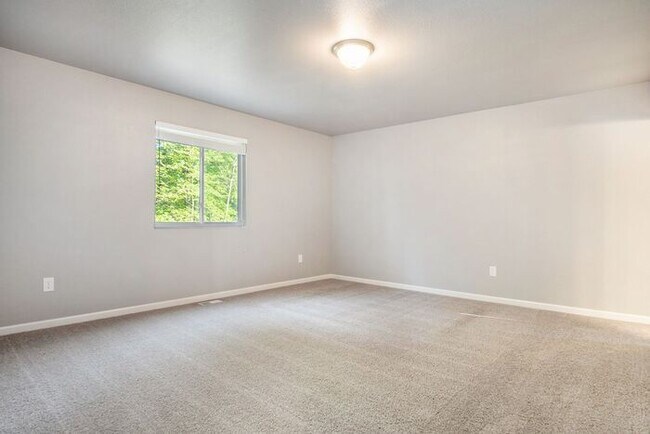 Building Photo - 15088 Krueger St