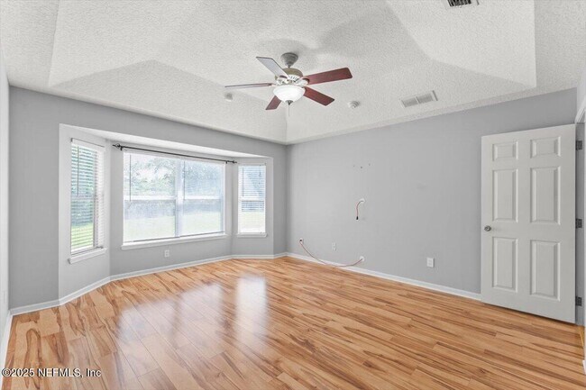 Building Photo - 1333 Lindseys Xing Dr