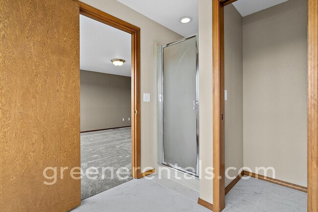 Building Photo - 2BR 2BA Olympia Condo with Spectacular Views