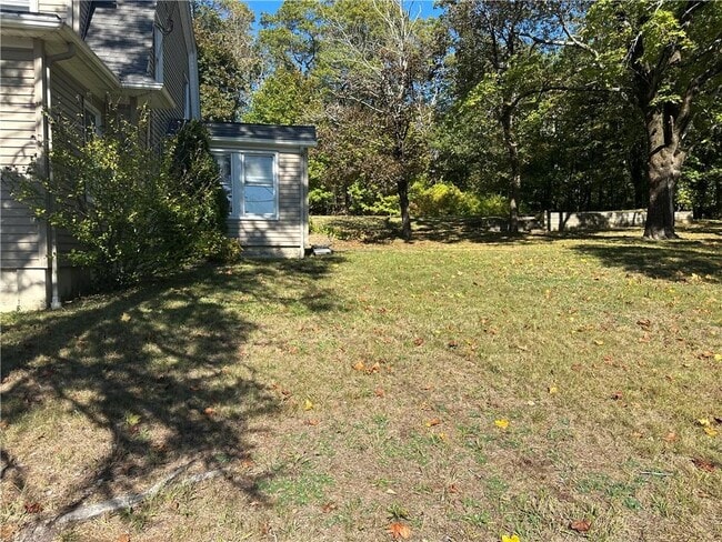 Building Photo - 2465 Hartford Ave
