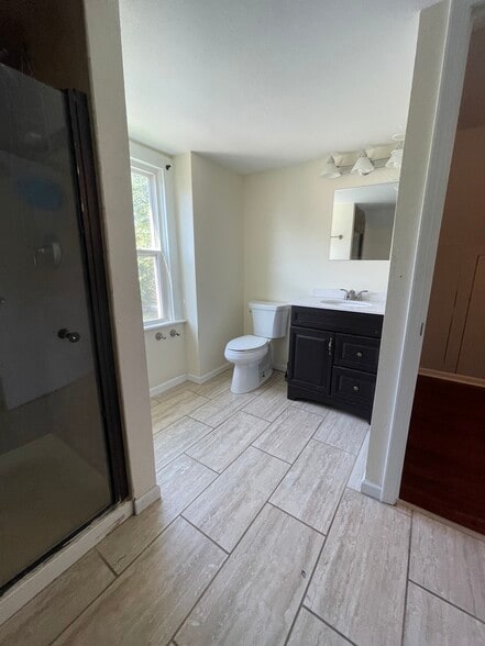 Upstairs bathroom (bath 2) - 282 N Franklin St