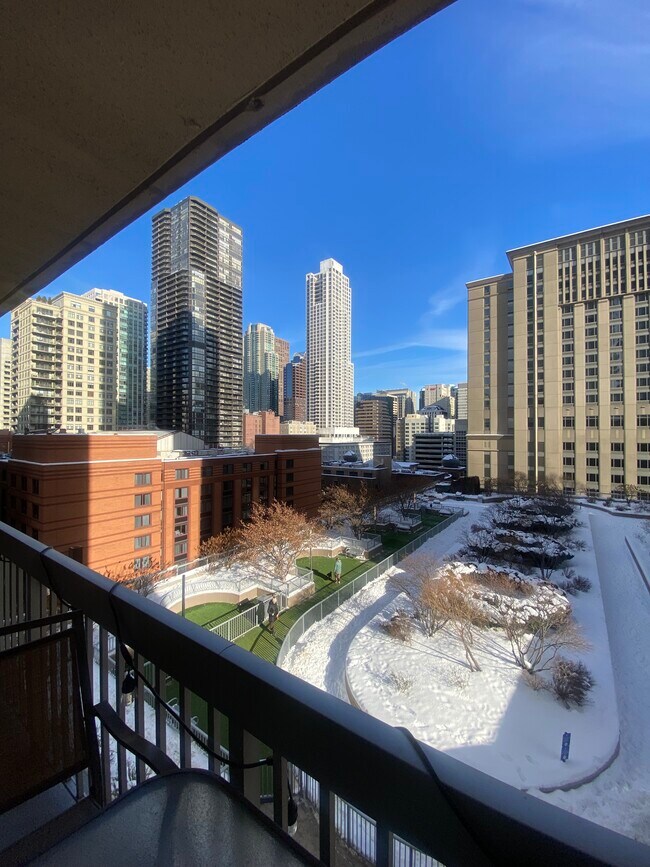 Building Photo - 545 N Dearborn St