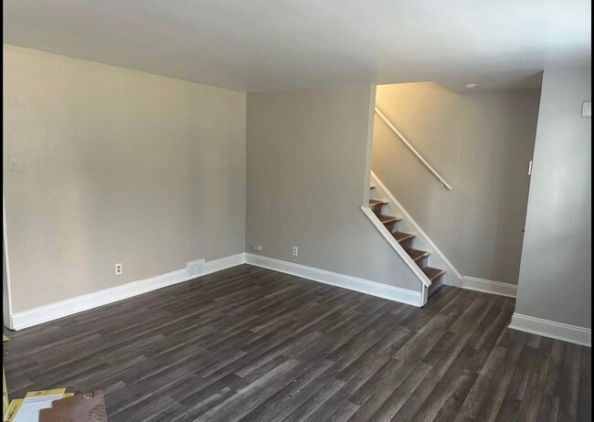 Building Photo - GORGEOUS 3 BEDROOM HOME IN BROOKLINE! FEAT...