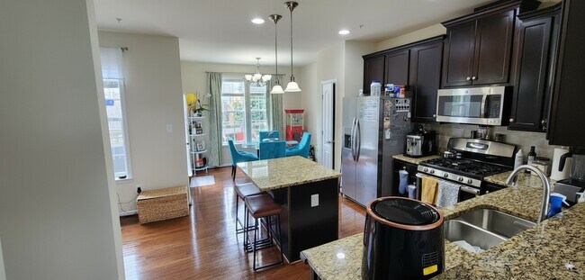 Building Photo - 1104 Frontline Dr