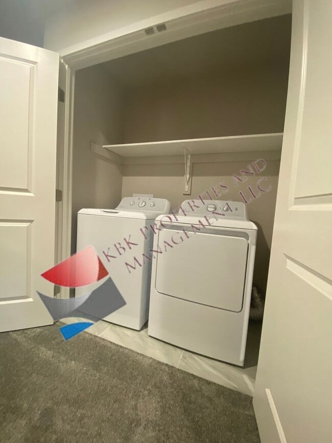 Building Photo - MDL-909 Douglas