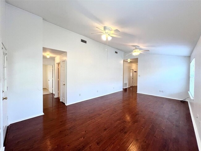Building Photo - 1211 Saddle Dr