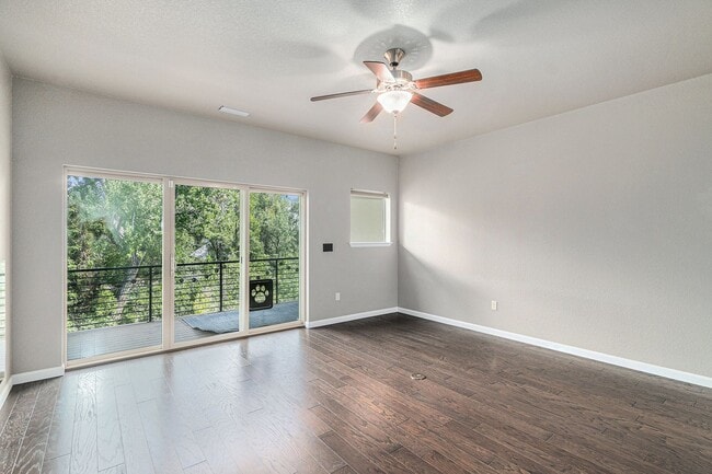 Building Photo - Creekside Townhome with Balconies on Every...