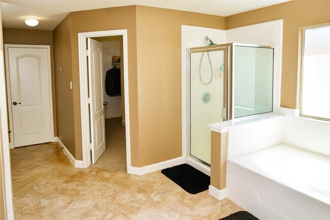 Building Photo - 16703 Summer Cypress Ct