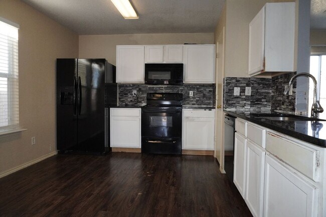 Building Photo - 8162 Heights Valley