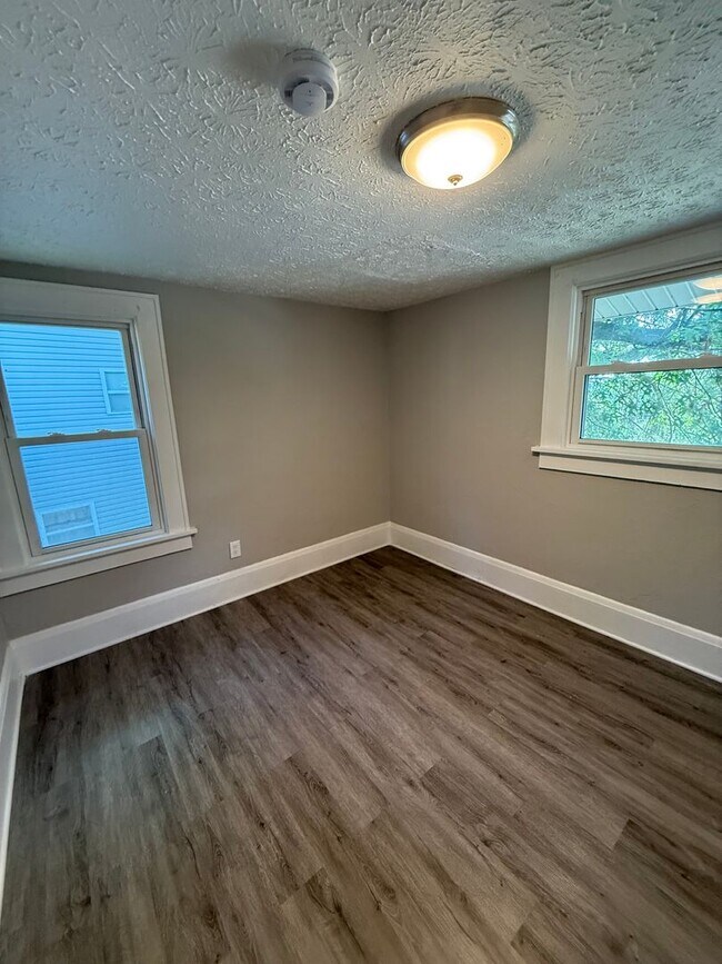 Building Photo - Coming Soon! Section 8 Accepted! Newly Ren...
