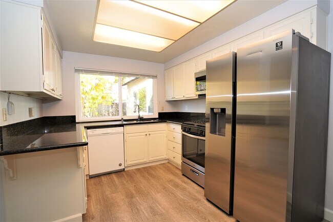 Building Photo - Beautiful Single Family Home in Desirable ...