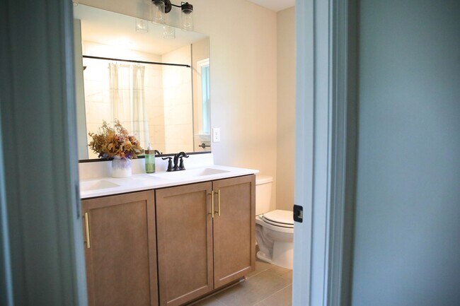 Building Photo - Gorgeous, New Home in Rocketts Landing: Available in July!