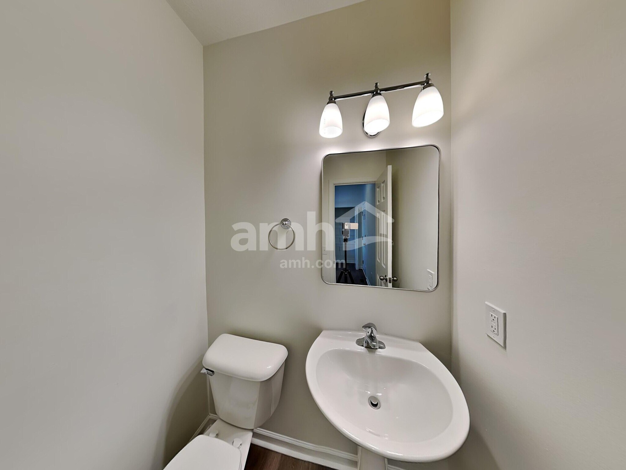 Building Photo - 62 Henderson Ln