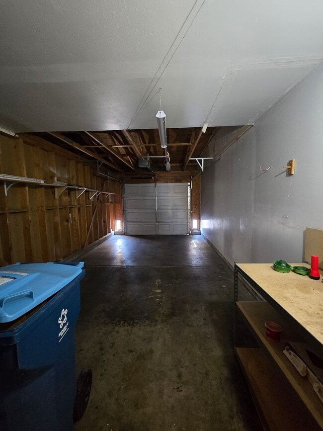 Building Photo - A Fabulous 2 Bed, 2 Bath, 1 Car Attached G...