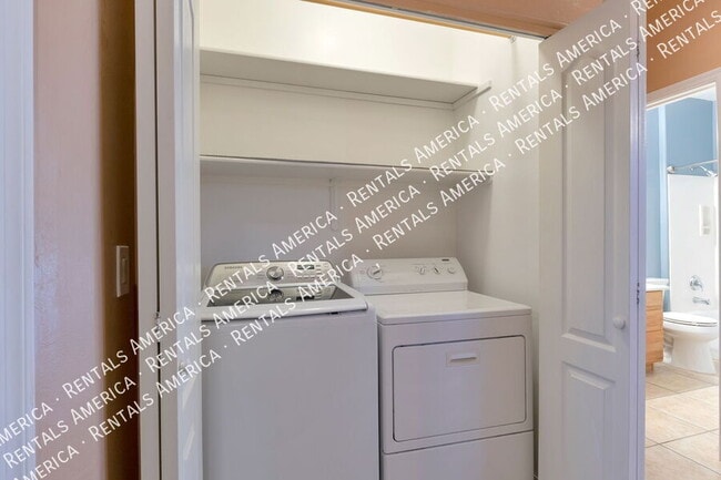 Building Photo - 568 E Painted Pueblo Dr