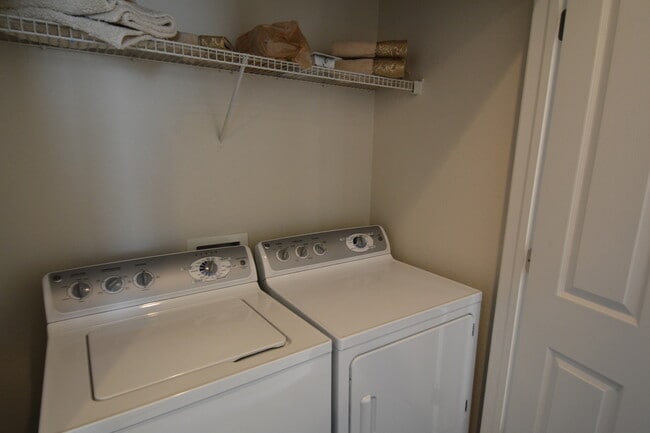 Building Photo - Beautiful townhome near Ft. Carson available to move in!