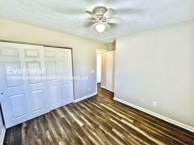 Building Photo - 3-Bedroom Home with Garage / Pet-Friendly ...