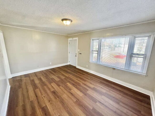 Building Photo - 2071 Hubert Ave