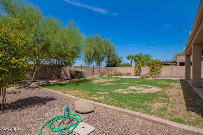 Building Photo - 15668 W Meadowbrook Ave