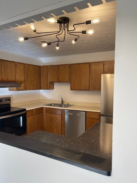 Kitchen - 7214 Creekview Dr