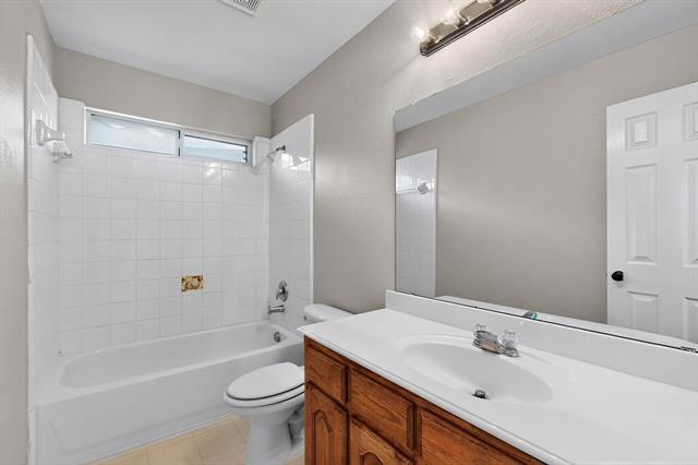 Building Photo - 701 Lone Rider Ct