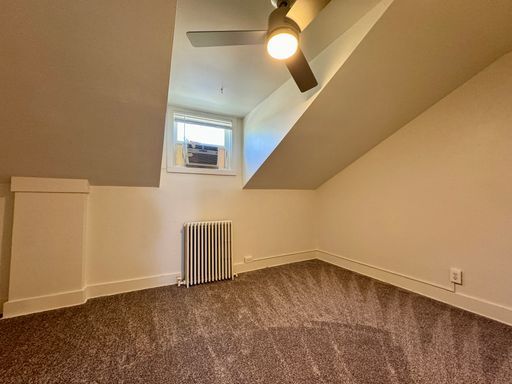 Building Photo - LARGE 2 Bed, 1 Bath Apartment Available NOW!!