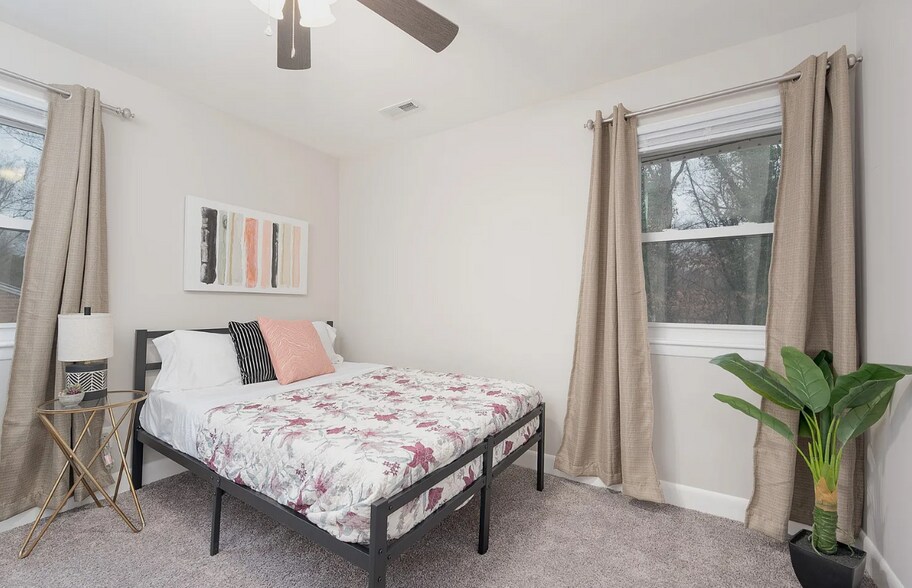 secondary bed - 412 Belvedere St