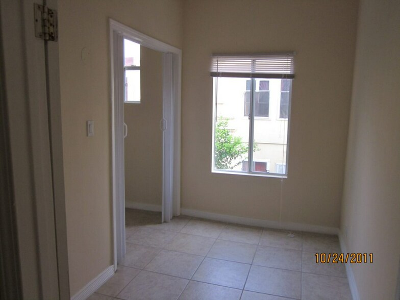 Building Photo - 209 Columbia Pl