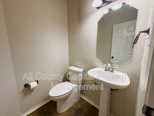 Building Photo - 320 Peanut Dr