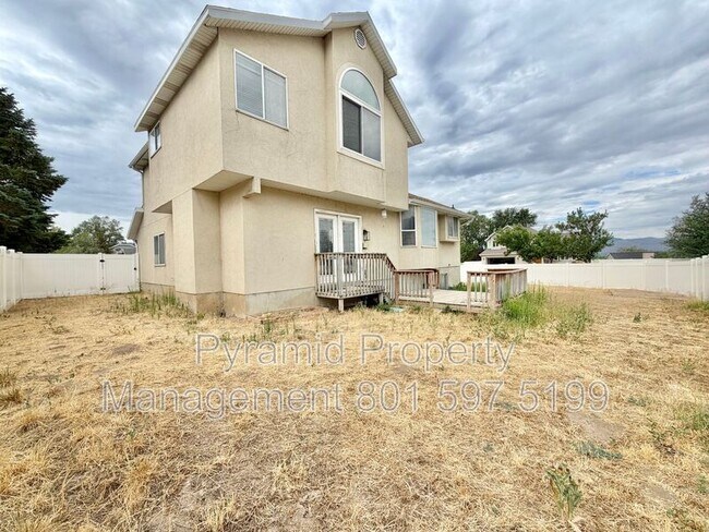 Building Photo - 979 Blue Heron Cir