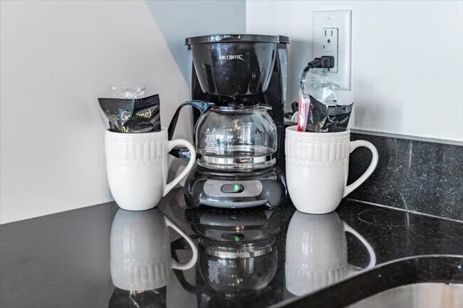 Building Photo - 6551 Collins Ave