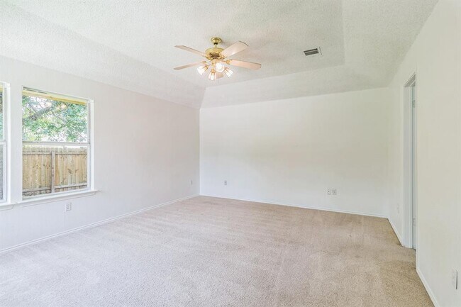 Building Photo - 800 Mountain Ridge Dr