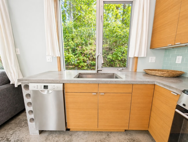 Building Photo - Fabulous "Microhome" in Kenilworth Area!