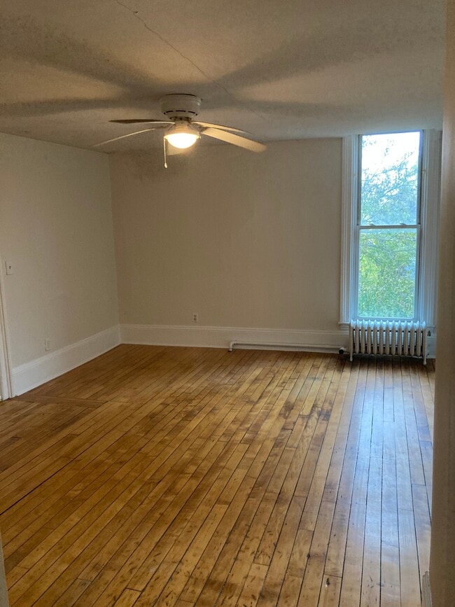 Building Photo - 1517 Plainfield Ave NE