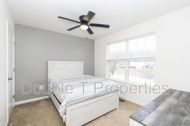 Building Photo - 1841 Graymount Way