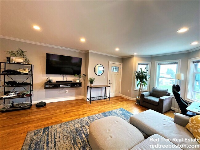 Building Photo - 62 Horace St