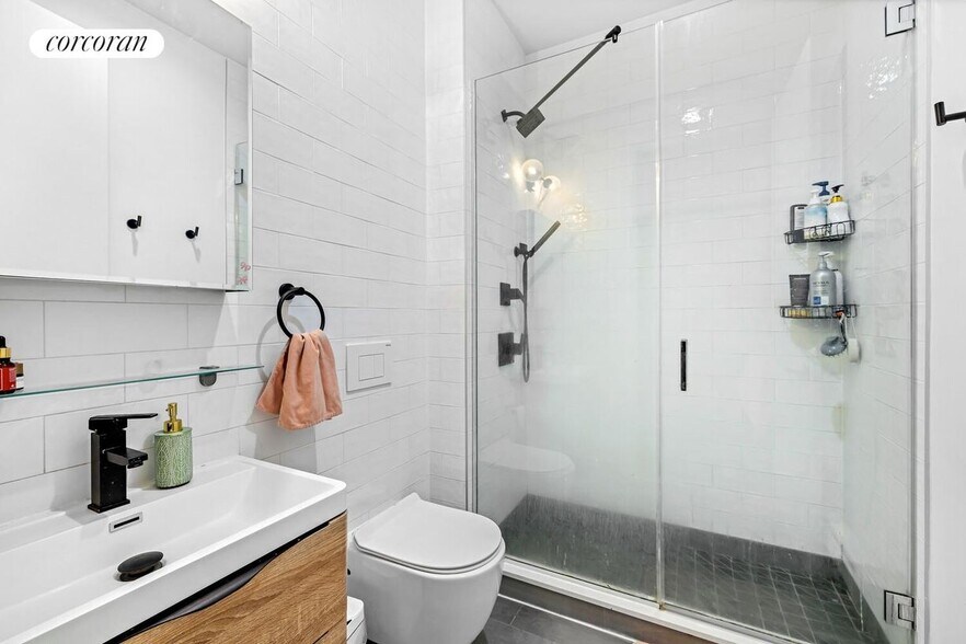 Building Photo - 27 Kossuth Pl