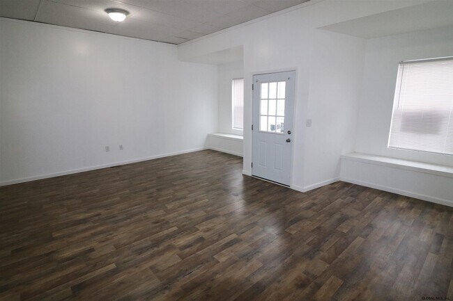 Building Photo - 104 Park Ave