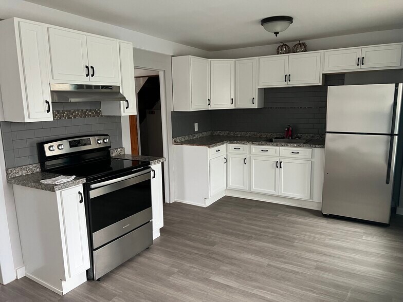 Building Photo - 6 Spring St