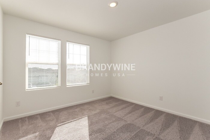 Building Photo - 1650 Effra Wy