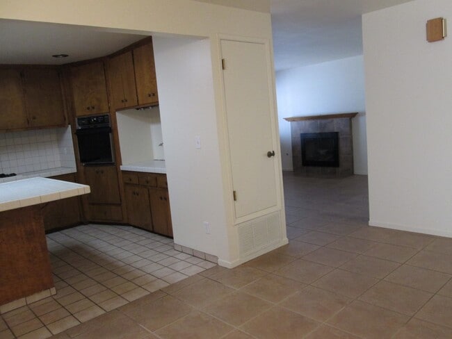 Building Photo - 1377 Woodside Dr