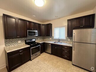 Building Photo - HUGE 3-Bedroom home in Bellevue!