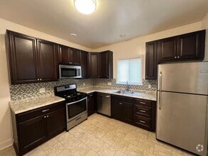 Building Photo - HUGE 3-Bedroom home in Bellevue!