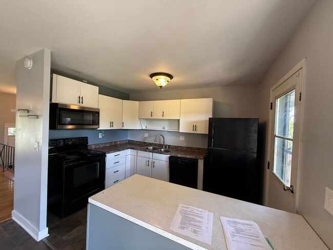 Building Photo - Bi-Level House for Rent in Ellettsville, IN
