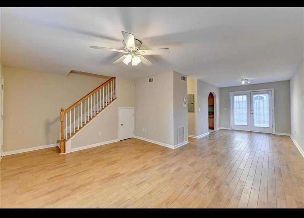 Building Photo - 810 Summer Pl NW