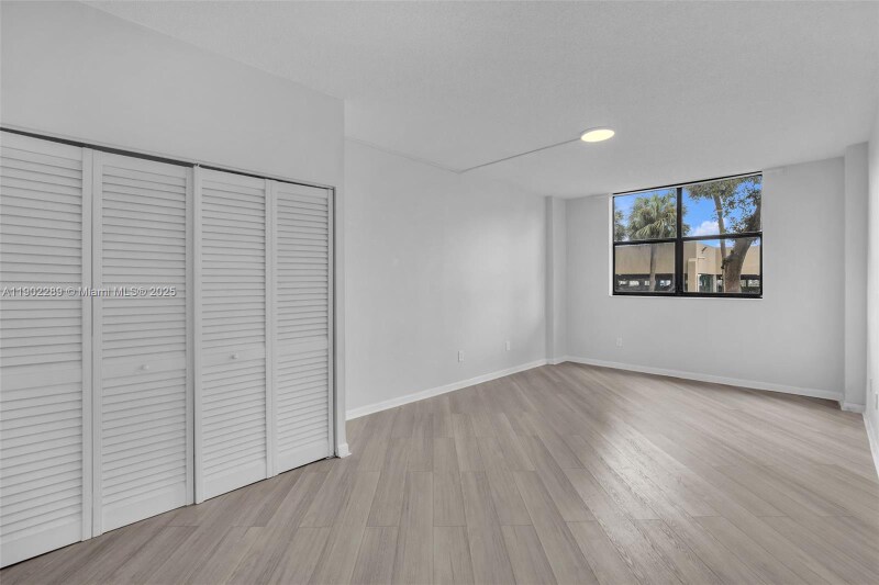 Building Photo - 1470 NE 123rd St