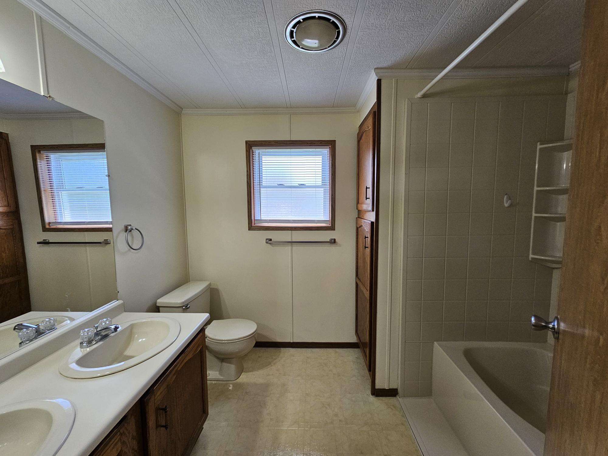Building Photo - 5 Lilliana Ln